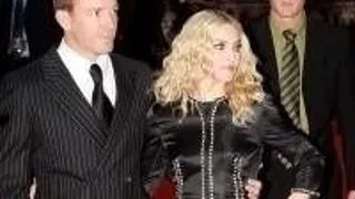 MADONNA SI-A ANGAJAT UN MAESTRU AL DIVORTURILOR