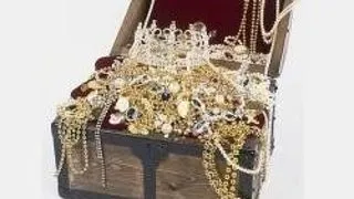 EXPOZITIA CU VANZARE DE CRISTALE SI BIJUTERII