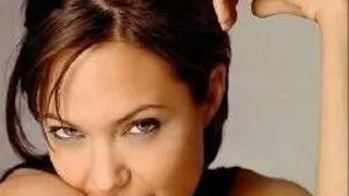 JENNIFER ANISTON SI ANGELINA JOLIE - CELE MAI DORITE VEDETE
