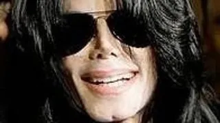 MICHAEL JACKSON ISI VA SCOATE PESTE 2.000 DE OBIECTE LA LICITATIE