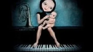 ALEXANDRINA ISI LANSEAZA PRIMUL ALBUM MUZICAL