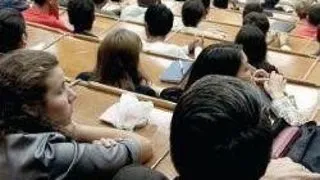STUDENTII NU MAI AU BANI SI RENUNTA LA FACULTATE