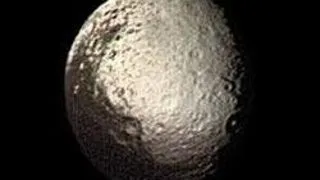 MISTER REZOLVAT: PARTEA INTUNECATA A LUNII IAPETUS