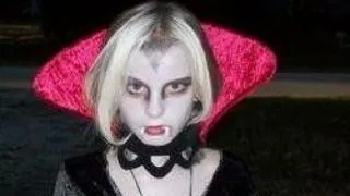 CUM SA PETRECI DE HALLOWEEN