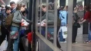 STUDENTII POT CUMPARA ONLINE BILETE DE TREN