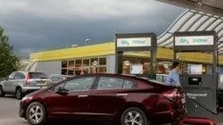 HONDA TESTEAZA O POMPA DE HIDROGEN ALIMENTATA SOLAR