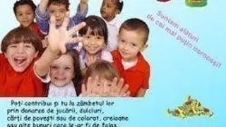 Studentii impart daruri de sarbatori