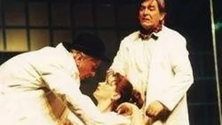 Piesa de teatru Pe gaura cheii la Teatrul Mic