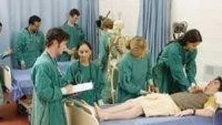Studentii la medicina se pregatesc in clinicile din Germania