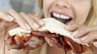 Carnea procesata creste riscul de aparitie a bolilor de inima si a diabetului