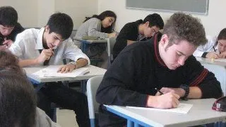 Cum faci fata unui examen cu cartile pe banca