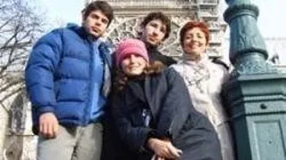 MANDRIA DE A FI ROMAN LA PARIS