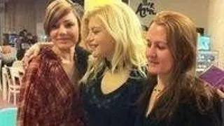 Neylini si Loredana, modelele vernisajului Pour Femme