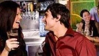 Flirt: 4 indicii ciudate ca te place