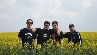Niste Baieti pleaca in turneul national de punk rock si incep cu Targoviste