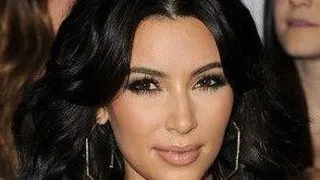 Kim Kardashian te invata machiajul smokey eyes