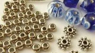 Handmade: Invata sa faci o bratara cu margele pentru martisor