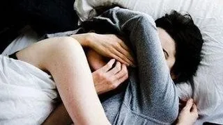 3 lucruri obisnuite care o excita pe iubita ta