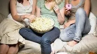 5 pasi pentru a organiza o petrecere de filme reusita