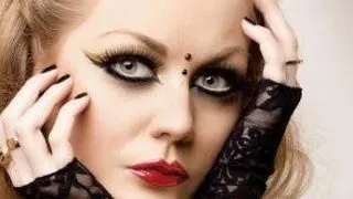 Invata sa faci un machiaj "cat eyes" profesionist