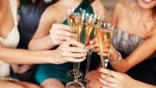 Distreaza-te la un party tematic de Craciun: 3 idei de tinute haioase