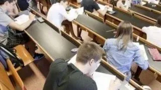 Invatamantul la distanta, o solutie pentru studentii angajati