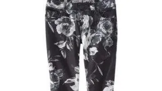 Cum asortezi pantalonii cu imprimeuri florale