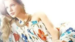 Ce tinute iti sugereaza Taylor Swift