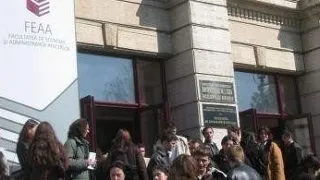 Zeci de studenti de la FEAA, revoltati de lipsa de transparenta a profesorilor