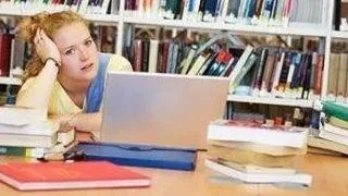 Studiu: Doar 18% din timpul petrecut de studenti in biblioteca este dedicat cititutului
