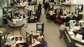 Cat munceste un angajat la un call center