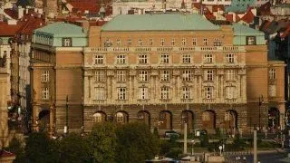 East goes west - West goes east?: Searching for a new European order after 1990