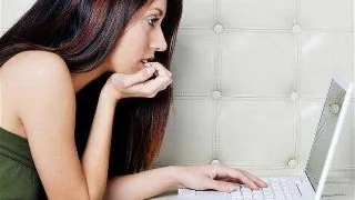 Sanatate: de ce e periculos sa-ti cauti simptomele pe Google