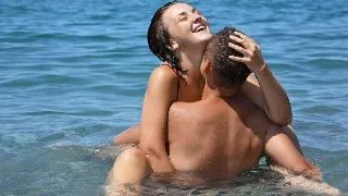 3 pozitii incitante ale sexului din picioare