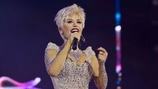 Loredana canta-n toata tara!