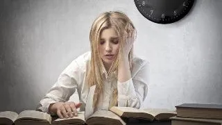 Studiezi toata noaptea? Iata ce se intampla in corpul tau cand esti privat de somn!