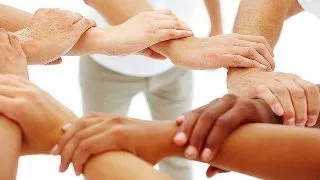 Voluntariat: De ce e bine "sa dai o mana de ajutor" pe timpul facultatii