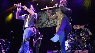 Ian Anderson (JETHRO TULL): ?Nu pot explica de ce cant la flaut intr-un picior!?