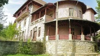 Travel: Castelul familiei Stirbei din Darmanesti