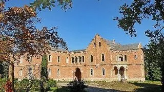 Travel: Castelul Rosu din Hemeiusi