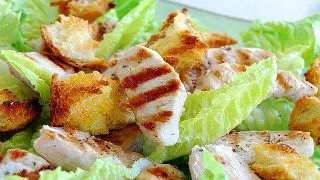 Reteta zilei: Salata cu pui la gratar