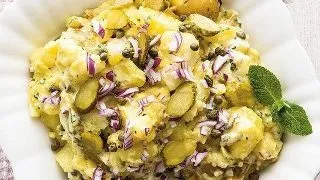 Reteta zilei: Salata continentala de cartofi