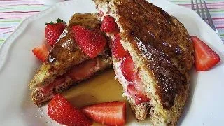 Reteta zilei: Mic dejun delicios cu capsune