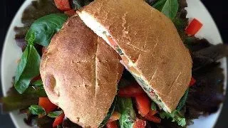 Reteta zilei: Sandvis mediteraneean