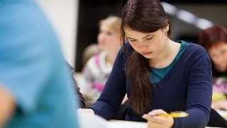 Admitere 2014: Astazi incep examenele. Afla la ce facultati din Bucuresti e concurenta acerba!