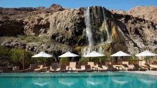 Lux in peisaje uluitoare: Uite ce privelisti iti ofera piscinele acestor hoteluri!