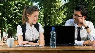 4 lucruri ciudate care influenteaza de cine ne simtim atrasi