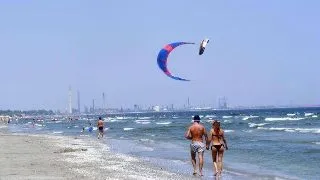 Travel: Profita de o plaja ca-n Mamaia, dar mult mai ieftina, la Navodari!