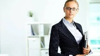 Femeile trebuie sa devina mai "barbate" pentru a avea succes in cariera!