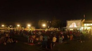 Peste 4.000 de spectatori au fost prezenti in primele 5 orase parcurse de Caravana Filmelor NexT